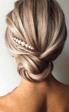 Wedding Hair Up, Hair Decor, Bridal Hair Updo, Wedding Hair Ideas, Hair Accessories Pearl, Best Wedding Hairstyles, Gatsby Style, Pearl Hair Pins, Wedding Hair Inspiration