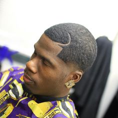 awesome 50 Uncommon Juice Haircuts - Inspired by Tupac Shakur Check more at http://machohairstyles.com/best-juice-haircuts/ Athletic Hairstyles, Tupac Shakur, Round Face Haircuts, Horror Music, Movie Genres, Western Movies, Tupac, Round Face, Hair Inspiration