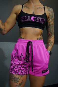 Kill crew gym outfit in pink for women Bra And Boxers Outfit, Alternative Gym Outfits, Gym Shorts Outfit Women, Emo Gym Outfits, Pink Shorts Outfits Men, Boxers For Women Shorts, Gym Outfits For Women Shorts, Baddie Workout, Boxing Outfits