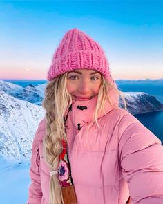 Winter Layering Guide, Iceland Fashion, Rachel Pohl, Alaska Outfits, Bright Winter Outfits, Pink Beanie, Easy Crochet Hat, Cold Weather Outfit, Ski Vacation