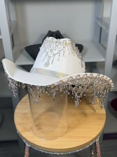 Western Cowgirl Hat, Formal Cowgirl Outfits, Fancy Cowgirl Outfits, Bedazzled Cowboy Hat, Cowgirl Hat Aesthetic, Beaded Cowboy Hat, Cowboy Style Women, Rhinestone Cowgirl Hat, Space Cowgirl Costume