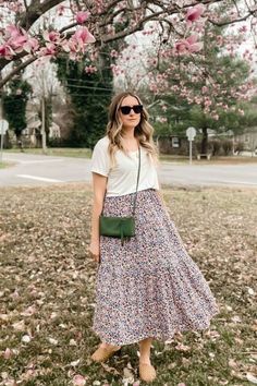 Four outfits with a floral midi skirt. Michelle Tomczak Blog. Midi Skirt Outfit Spring, Spring Skirt Outfits, Spring Outfit Idea, Midi Skirt Outfit, Floral Midi Skirt, Style Spring, Casual Work Outfits, Summer Fashion Outfits