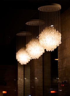 Hanging lamp with one cluster of seashell discs. Attached by chains of small metal rings. White wooden ceiling plate included. High Ceiling Entryway, Suspended Ceiling Lights, Capiz Shell Chandelier, Waterfall Chandelier, Shell Chandelier, Pearl Chandelier, Suspended Ceiling, Verner Panton, Wooden Ceilings