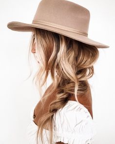 Hair With Hat, Preppy Hairstyles, Stunning Hairstyles, Pool Hairstyles, Wearing A Hat, Favorite Hairstyles, Style Aesthetic, Hair Envy, Hair Waves