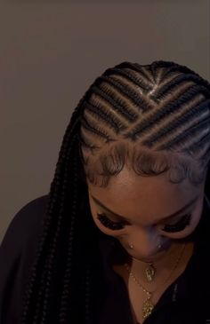 Protective Hairstyles Braids Back To School, Braids With Patterns, Knotless Braids Hairstyles With Design, Knotless With Braids At The Top, Feeding Braids With Knotless, Hair Ideas Protective Styles, Feed In Braids Hairstyles With Knotless, Knotless Braids With Feed Ins, Feedins In The Front And Knotless In The Back