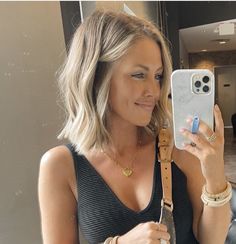 Midlength Haircuts Brunette, Summer Mom Haircut, Hairstyles For Short Necks, Haircuts Without Layers, Blonde To Cover Gray Hair, Short Chic Hair, Shoulder Length Dirty Blonde Hair, Dark Blonde Bob, Hairloss Hairstyles