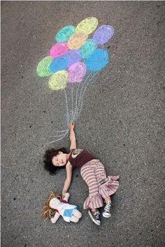 Globos en el pavimento Sidewalk Art, Foto Tips, Sidewalk Chalk, Creative Photos