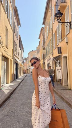 Italy Summer Outfits, Rome Outfits, European Summer Aesthetic, European Fashion Summer, Italian Summer Outfits, France Outfits, European Summer Outfits