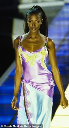 Vintage Versace Dress, Fashion 1990s, Versace Runway, Versace Dress, 90s Looks, Vintage Versace, Fashion Male, Linda Evangelista