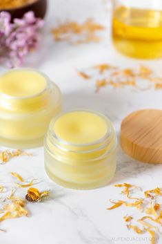 Lip Balm Photography Ideas, Cute Lip Balm, Balm Packaging, Scrub Homemade, Lip Balm Ingredients, Oil Cleansing