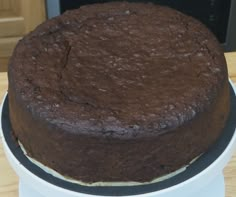 a chocolate cake sitting on top of a white plate with the words cooking com written above it