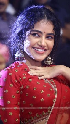 Young Actresses, Natural Glam, Interview Outfit, Glam Fashion, Red Carpet Looks, Saree Wedding