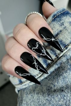 Ongles Goth, Easy Nail Art Designs, Yellow Autumn, Punk Nails, Fall Gel Nails, Cute Simple Nails, Gothic Nails