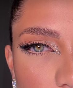 Rhinestone Makeup And Hair, Eye Bling Makeup, Silver Eyeliner Makeup Look, Prom Makeup With Diamonds, Eye Makeup Stones, Crystal Tears Makeup, Eye Makeup With Gems Rhinestones, Kryształki Makeup, Make Up For New Years Eve