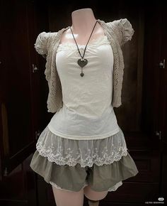 Vintage Lace Outfits, Masc Coquette, White Steampunk, Japanese Kawaii Fashion, Mori Fashion, Really Cute Outfits, Outfits Casuales, Types Of Fashion Styles