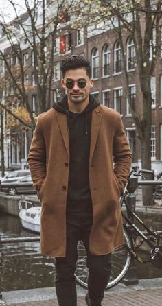 Mens Coat Fashion, Indie Men’s Fall Outfits, Men Styling Ideas, Good Men Outfits, Outfits For Men In Their 30s, Men Boot Outfit, Men’s Classic Fashion, Pnw Aesthetic Outfits Men, Men’s Rocker Style