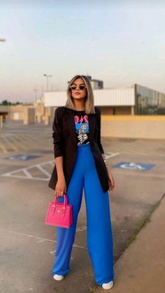 How To Style Blue Pants, Electric Blue Pants Outfit, Hr Outfits, Blazers Outfits, Business Outfits Women, Classy Work Outfits, Fashion Mistakes, Blazer Outfits, Wardrobe Style