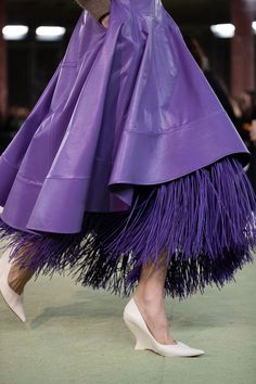 High Fashion Skirts, Fashion Runway Outfits, Unique Skirts Design, Skirt Runway, Skirts Street Style, Tulle Skirts Outfit, Unique Skirts, Cute Dresses For Party, Ladies Blouse Designs