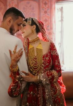 5 Marla House Plan, Pakistani Wear, Bride Photos Poses, Bride Photos, Wedding Pose, Photos Poses, Jewelry Designing, Red Lehenga