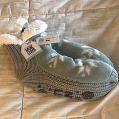 New And Never Worn. Perfect For Around The House Or Hotel. Infused With Aloe For A Mini Spa Feel Every Time! Gray Non-slip Socks, Comfortable Gray Winter Slippers, Comfortable Non-slip Gray Socks, Cabin Socks, Mini Spa, Womens Knit Sweater, Red Slippers, Pink Slippers, Ballerina Slippers