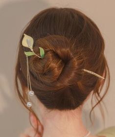 Space Bun Hairstyles, Space Bun, Hair Tie Accessories, Aesthetic Hair, Stylish Jewelry, Diy Hairstyles