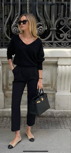 All Black Capsule Wardrobe, French Fall Outfits, Black Capsule Wardrobe, Hermes Birkin Bag, Chanel Flats, Girls Fall Outfits, Old Money Style