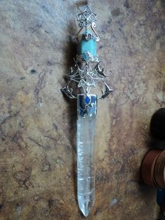 Wand with Salanite on Heart star, dolpins,emerald and tantric star Dnd Tools, Dolphin Birthday, Spiritual Items, Wiccan Rituals, Energy Pyramid, Aura Healing, Psychic Gifts, Crystal Pen