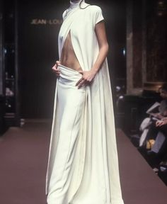 Jean Louis Scherrer, Runway Fashion Couture, Alexandre Vauthier, Mode Inspiration, Couture Collection, Couture Fashion, 90s Fashion, Pretty Dresses, Runway Fashion