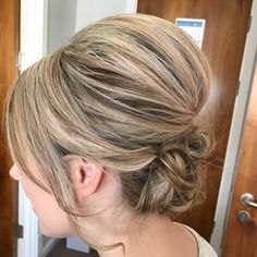 28 Gorgeous Wedding Hairstyles for Short Hair This Year Updo Casual, Loose French Braids, Wedding Hairstyles Medium Length, Teased Hair, Hair Adviser, French Twist Hair, Elegant Wedding Hair, Up Dos For Medium Hair, Updos For Medium Length Hair