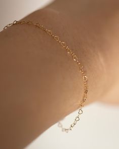 Perfect Valentines gift for that special someone.Mini heart link chain bracelet.Material:• 14k gold filled Size:• Mini heart measures about 3x2mmPerfect for adding a shine to your outfit.Simple and delicate bracelet - Perfect for Stacking & Layering or even alone. Old Money Jewelry, Tiny Bracelet, Money Jewelry, Gold Gallery, Outfit Simple, Link Chain Bracelet, Meaningful Jewelry, Mini Heart, Valentines Gift