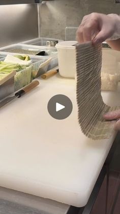 a video demonstrating how to use an appliance on a counter top in a kitchen