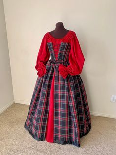 Scotland Dress, Celtic Christmas Costumes, Christmas Cosplay, Tartan Wedding Dress, Medieval Dress Pattern, Queen Halloween Costumes, Tartan Clothing, Scottish Dress, Irish Dress