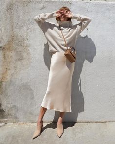 Pull Grosse Maille, Minimalist Moda, Look Zara, Biker Shorts Outfit, Silk Midi Skirt, Slip Skirts, Looks Street Style, Midi Skirts, A Skirt