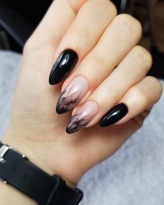 Halloween Acrylic Nails, Goth Nails, Halloween Nail Art, Valentine's Day Nails, Nails Art, Nail Trends, Black Nails, Almond Nails