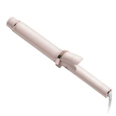 We asked you what would make our cult-favorite curling iron even better, then we got to work. Meet the T3 SinglePass Curl X 1.5" professional curling iron. An extra-long barrel styles wide sections, long hair, or hard-to-reach areas in one quick pass. A ProGlide clip design features a super-responsive clip lever for effortless control with a smooth glide. 9 heat settings offer healthy styling for all hair types. And Digital T3 SinglePass Technology ensures perfect heat precisionno hot or cool sp Clamp Curling Iron, Big Curling Iron, Iron Hairstyles, T3 Curling Iron, Curling Iron Size, Wish List Items, Wish List Ideas, God Energy, Unrealistic Wishlist