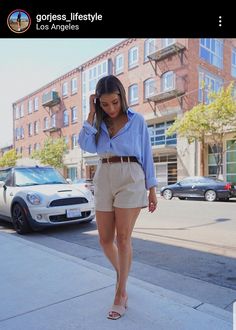 Beige Shorts Outfit Aesthetic, Beige Bermuda Shorts Outfit, Beige Shorts Outfits Women, Bermuda Shorts Outfit Women, Beige Shorts Outfit, Blue Shorts Outfit, Blue Striped Shirt Outfit, Looks Com Short, Amsterdam Outfit