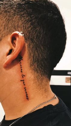 the back of a man's neck has a tattoo on it that says, i am