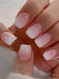 Korean pink and white nails: short ombre Ombre Gel Nails, Pink White Nails, Fake Nails White, Press Nails, Short Ombre, Nails Kit, Girls Fit, Milky Nails, Short Fake Nails