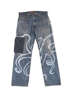 Cute Jean Painting Ideas, Bleach Art Pants, Costumized Clothes, Airbrush Jeans, Dragon Jeans, Bleach Shirt Diy, Pants Ideas