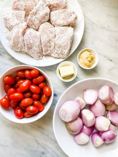 the ingredients for this dish include tomatoes, garlic, and breadcrumbs in bowls