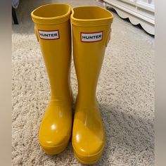 Hunter Boots Yellow Size 3/4 Youthsee Pic Of Sizes Nwot Yellow Round Toe Rain Boots For Spring, Casual Yellow Rain Boots For Outdoor, Casual Yellow Rain Boots For Spring, Casual Yellow Rain Boots, Yellow Rain Boots, Hunter Shoes, Bright Yellow, Hunter Boots, Rain Boots