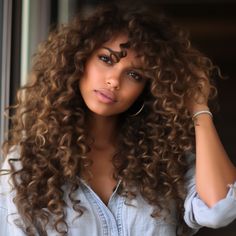 Long curly hairstyles 2024 that you must try Curly Hair 2024, Medium Permed Hairstyles, Style Long Curly Hair, Curly Hairdos, Curly Hair Hacks, Casual Curls, Long Curly Hairstyles, Curly Highlights