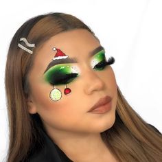 Garden Makeup, Eyeshadow Inspiration, Grinch Ideas, New Year's Makeup, Cut Crease Makeup