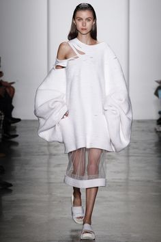 S2015 Haute Couture Style, Sculptural Fashion, Mode Tips, Viktor Rolf, Mode Inspo, John Galliano, Inspiration Mode, Mode Inspiration, White Fashion