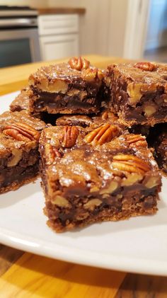 Pecan Turtles Bars: A Classic Chocolate Caramel Treat Pecan Turtles Recipe, Turtle Bars Recipe, Turtles Recipe, Nestle Chocolate Chip Cookies, Turtle Recipe, Turtle Bars, Pecan Turtles, Caramel Treats, Cookie Cake Pie