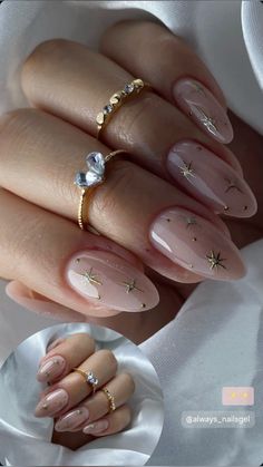 Uñas casuales de verano Dainty Nail Designs, Nails Verano, Black Nails With Glitter, Gel Nail Design, New Year's Nails, Us Nails, Black Nails, Almond Nails