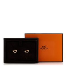 This is an authentic pair of HERMES 18K Rose Gold PM Echappee Earrings. The earrings are crafted of 18 karat rose gold and feature a toggle clasp motif with a polished finish. Hermes Jewelry, Rose Earrings, Rose Gold Earrings, Toggle Clasp, 18k Rose Gold, Coupon Codes, Gold Earrings, Rose Gold, Things To Sell