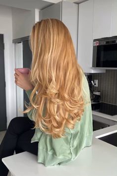 #stargirl #blondhair #party #aesthetic #vintage #tezza #girlboss #girlpower #tendance #outfits #outfitoftheday #outfitgoals #outfitstyle #party #partyoutfit #blondhair #blondies #elegant #content #aesthetic #stargirl #moda #wifematerial #coquette #fashion #inspiration Golden Ginger Hair Color, Strawberry Beige Blonde Hair, Golden Ginger Hair, Party Aesthetic Vintage, Light Ginger Hair, Light Strawberry Blonde Hair, Ginger Hair Inspo, Money Blonde, Mane Magic