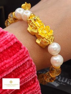 Gift yourself or your loveonce this beautiful Pure Gold Pixiu Bracelet.  *Materials: Au999 Pure Gold, Citrine, and Pearl. *Karat: 24K Pure Gold  *Gold Color: Yellow *Gold Weight: Approximately 4.61g SIZE Pixiu Length:  32.2mm/1.26 Inches Bracelet Length: Approxiately 10mm 🔸️Pi Xiu has the meaning of bringing in wealth and treasure. Of course, it is capable of warding off evil spirits and bringing good fortune.  OUR 24K GOLD IS MADE FROM 5G TECHNOLOGY What does 5G mean? 1, Grace : toughness, not easy to break 2, Gusty : light weight, high hardness 3, Genius : advanced technology, style fashion 4, Glorious : never fades 5, Gentle : high purity, full gold 999. Real 24K Gold. NOT gold filled. Not gold Plated. This pure gold piece of jewelry is hollow and lightweight. Pure Gold is malleable in Elegant Yellow Bracelet As A Gift, Elegant Yellow Bracelet As Gift, Yellow Bracelets With Gold Beads Gift, Elegant Yellow Gold Bracelet Gift, Elegant Bracelets For Festivals Gift, Elegant Bracelets For Festivals And Gifts, Elegant Festival Bracelets As Gift, Pearl Bracelet With Gold Beads For Gift, Gold Spiritual Bracelets For Weddings