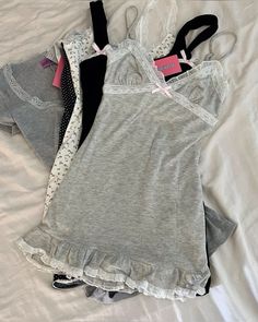 Pretty Fall Outfits, Coquette Dresses, 00s Mode, Fall Outfit Inspiration, Y2k Fall, Girl Interrupted, Top Clothing, 2000s Fashion Outfits, Inspo Outfit